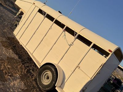 3 horse trailer