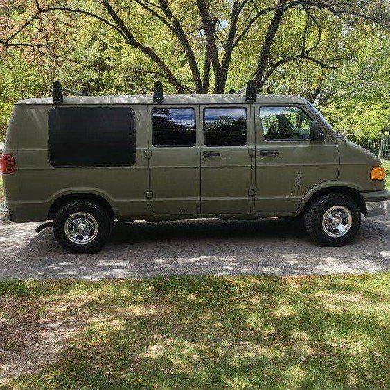 1999 Dodge Ram Van 