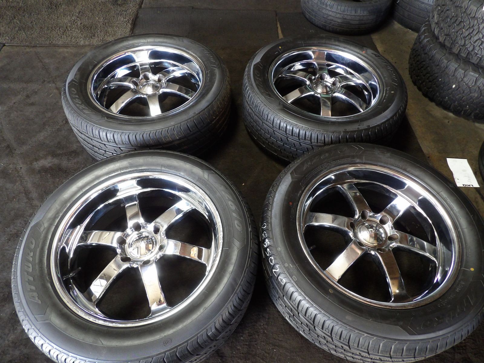 SET OF USED CHROME WHEELS AND TIRES 20" INCH BOSS MOTOSPORT WHEELS 20X8.5 6X5.5 AND TIRES 285/50R20