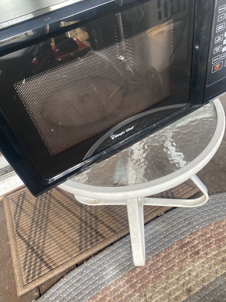 Microwave WorKs Yesss 1500 W Almost New Ogd