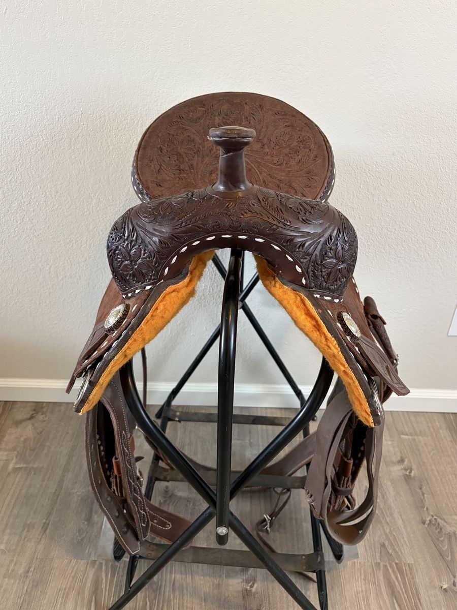 Saddle 