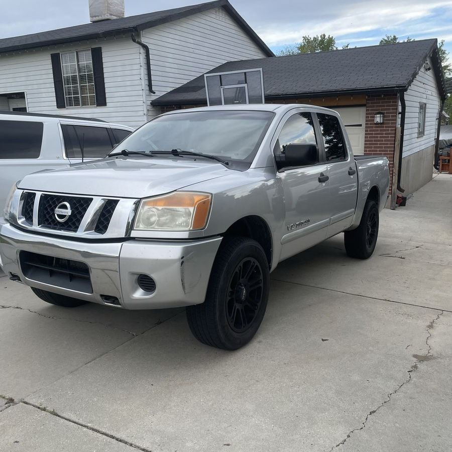 2010 Nissan Titan SE
