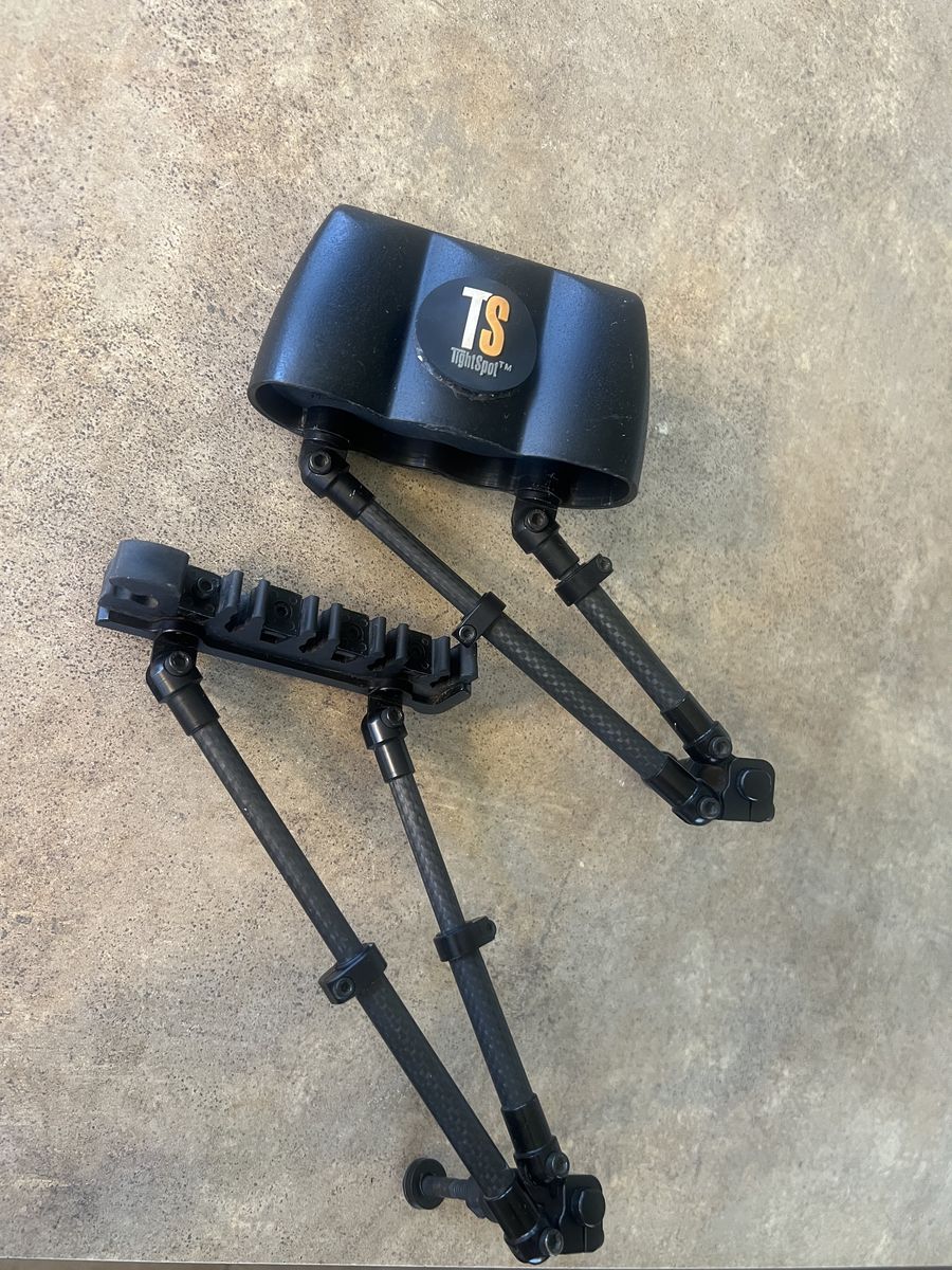 Tight spot 2-piece quiver