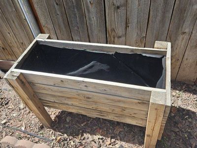 Elevated planter box