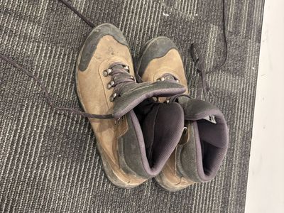 Hiking boots size 9
