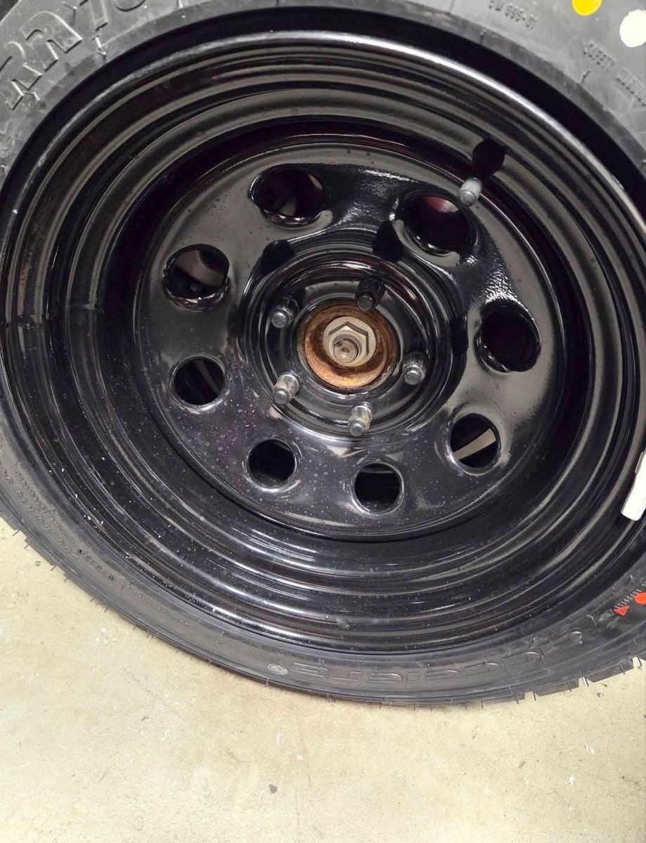 set of 5 gravel rally wheels with tires