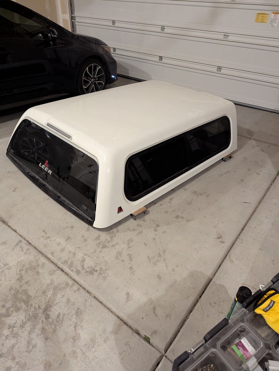 LEER Cab-High Truck Shell w/ Key & Clamps