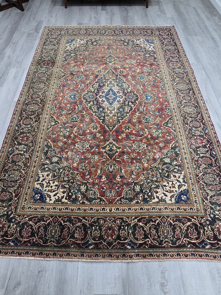 Persian Wool Rug, Handknotted in Iran