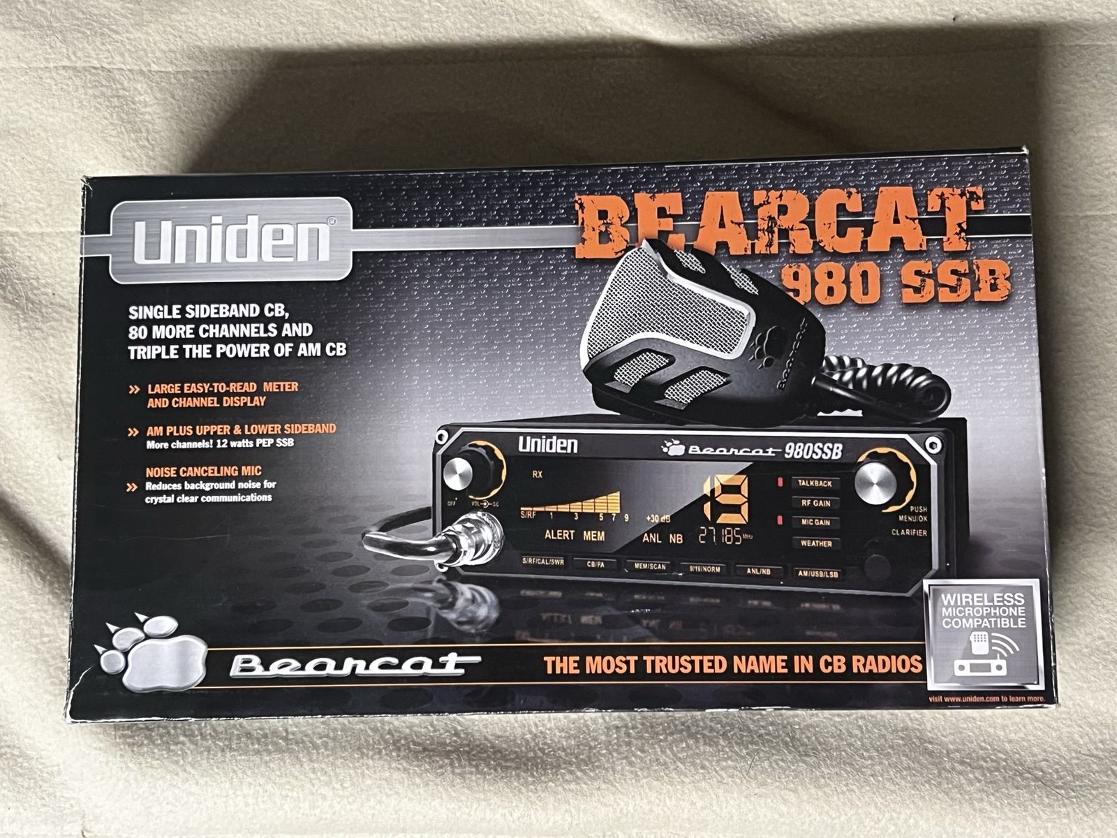 Uniden Bearcat 980 SSB 40 Channel CB Radio with Noise Cancelling Mic & 7-Color Display