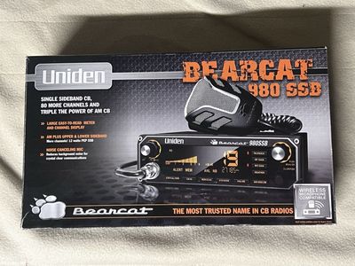 Uniden Bearcat 980 SSB 40 Channel CB Radio with Noise Cancelling Mic & 7-Color Display