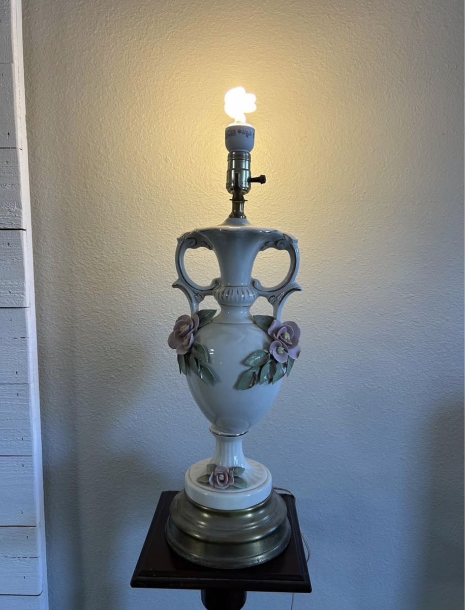 Vintage Capodimonte Style Porcelain Floral Table Lamp
