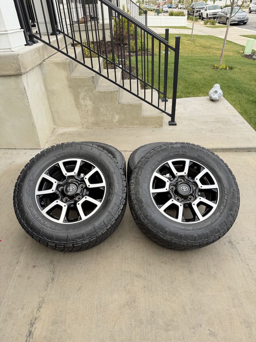 Toyota Tundra Sequoia Rims and Tires 285/65R18