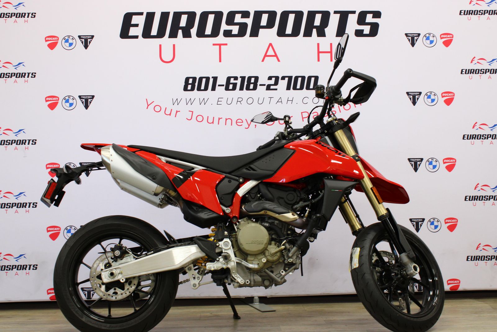 2025 Ducati HYPERMOTARD 698