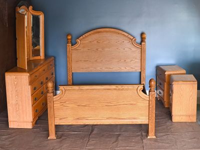Vintage 1999 BLACK HAWK Solid Heavy Oak 4pc Queen Size Bedroom Set