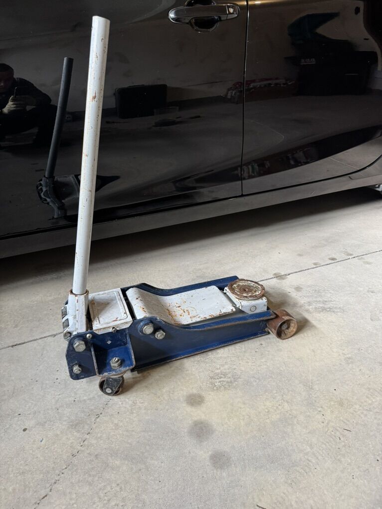 Low profile jack 3-ton