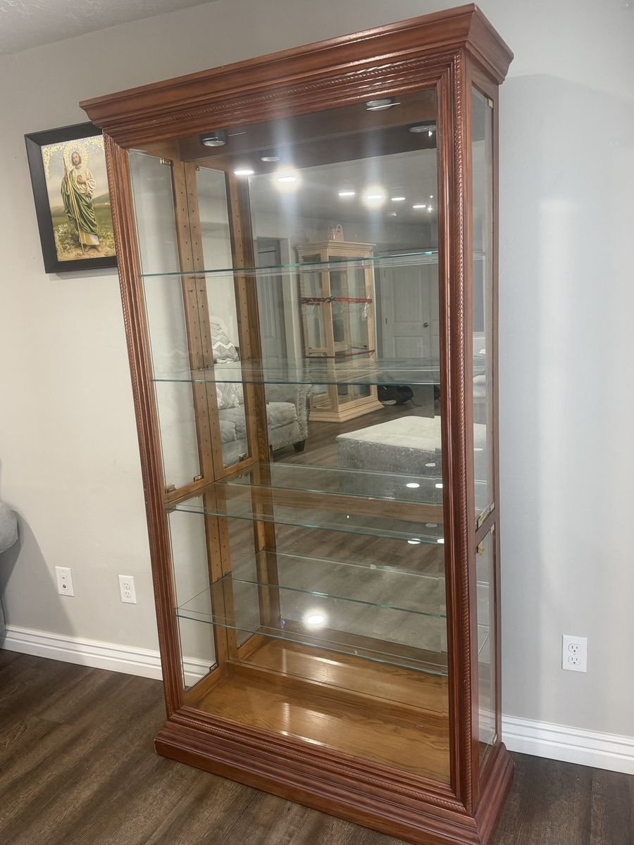 Lighted curio display