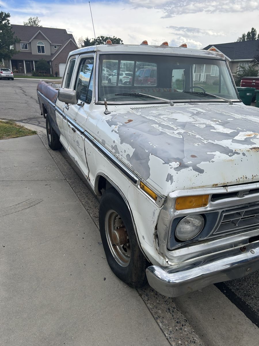 1975 Vintage Ford F-250 super Cab Truck Project Vehicle , running