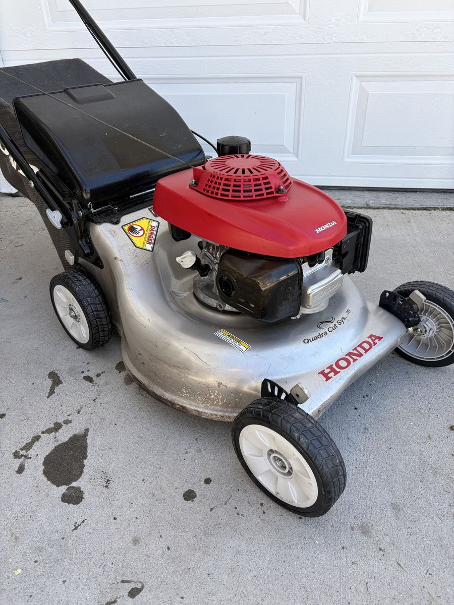 Honda HRR216 21” Self-Propelled Lawn Mower | Fully Serviced