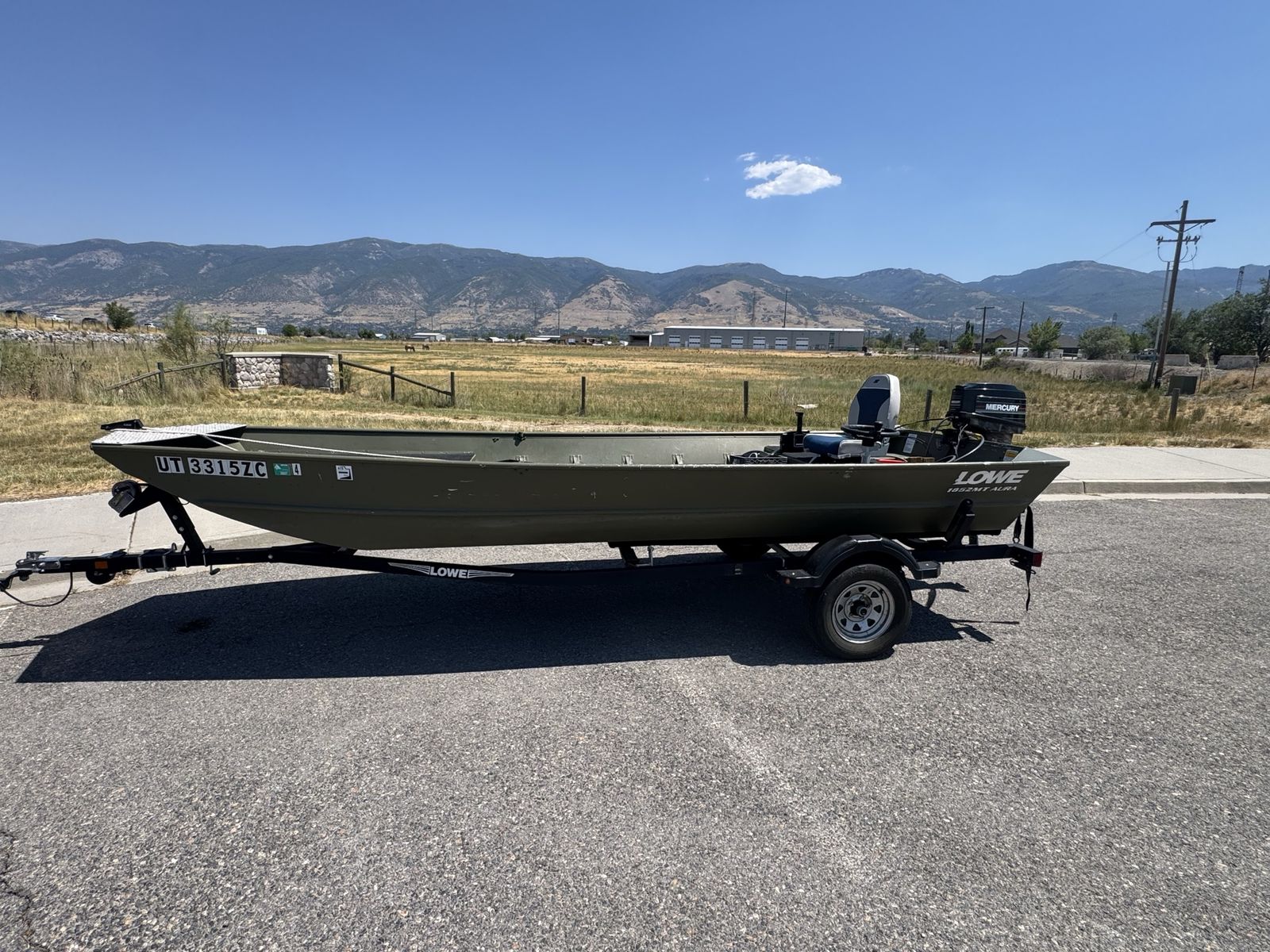 2021 Lowe Aura 1852MT Fishing/Duck Boat