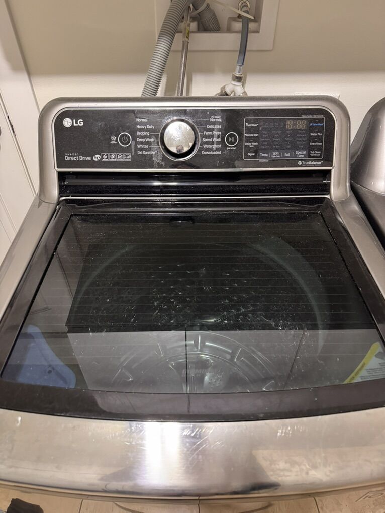 Excellent Condition LG Washer & Gas Dryer Set