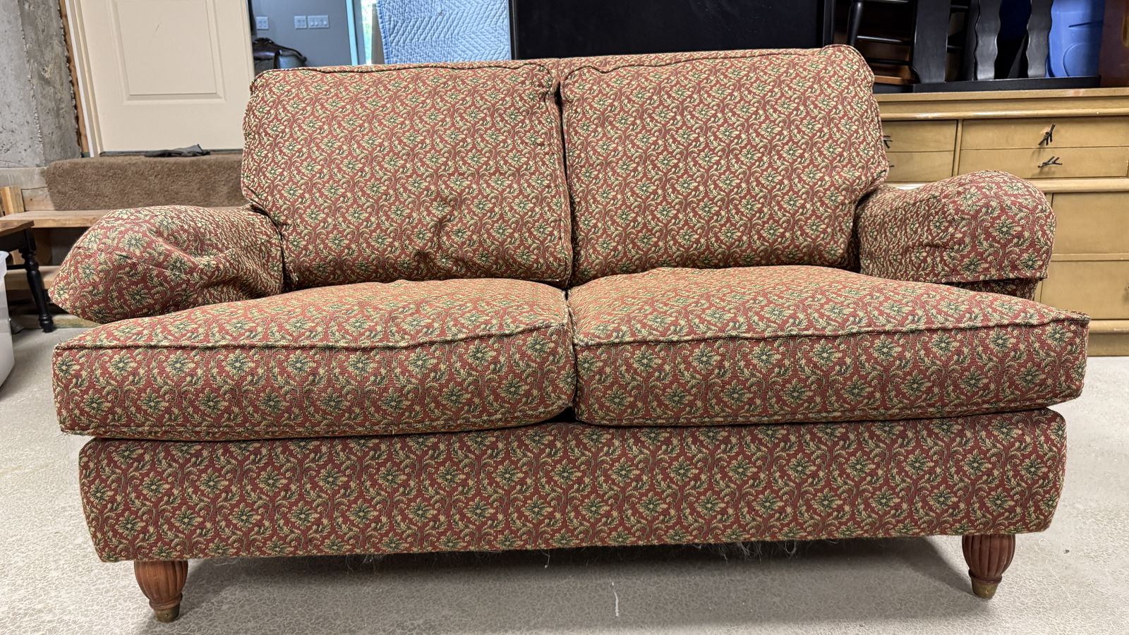 Red & Green Patterned Loveseat - Comfortable 2-Seater Sofa for Living Room or Den