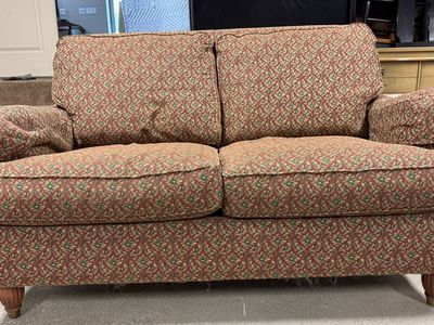 Red & Green Patterned Loveseat - Comfortable 2-Seater Sofa for Living Room or Den