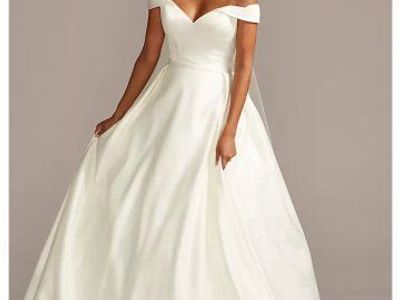 Wedding Dress Never Worn $450 OBO