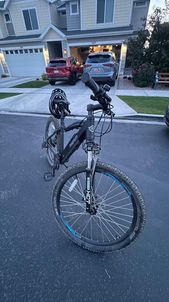 Magnum Mi5 Electric Mountain Bike - 27.5 Inch Wheels, Front Suspension