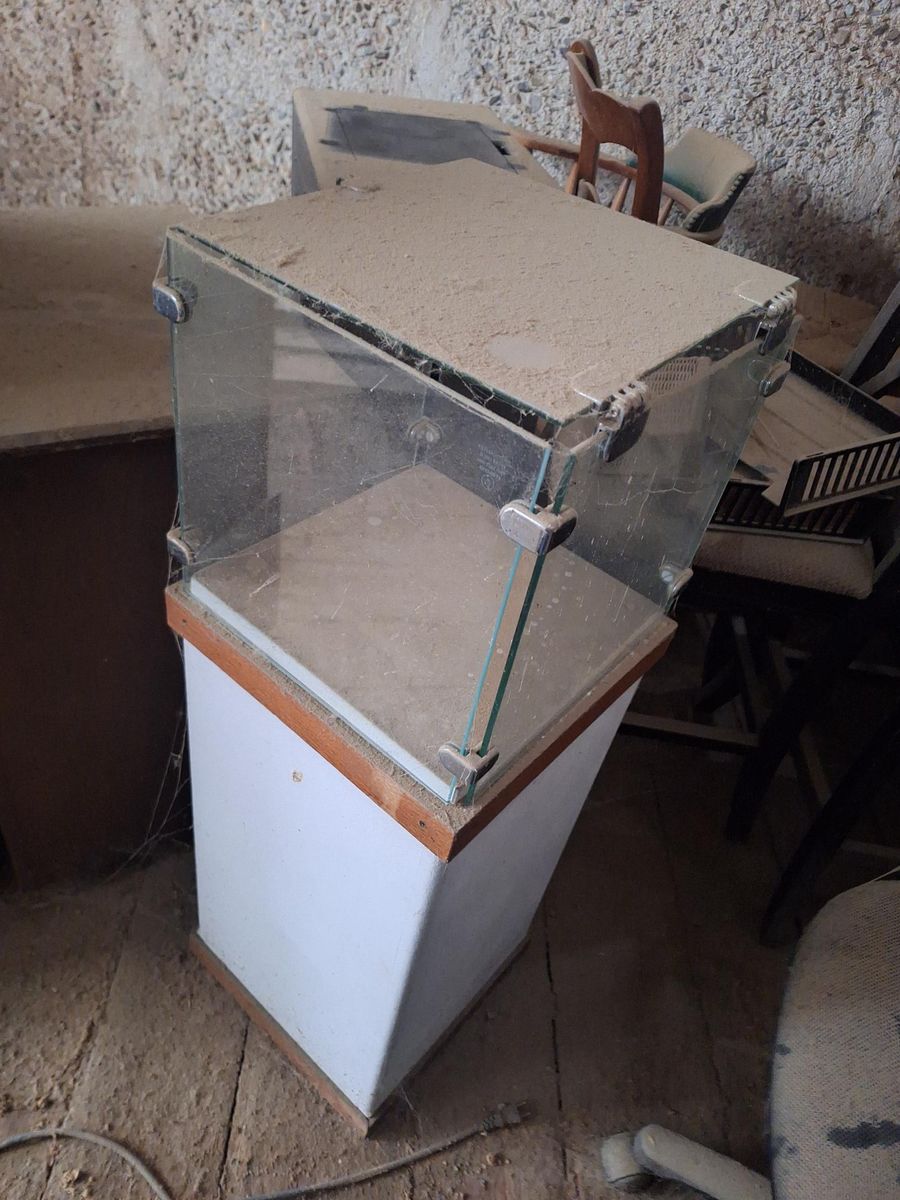 Display box and Podium