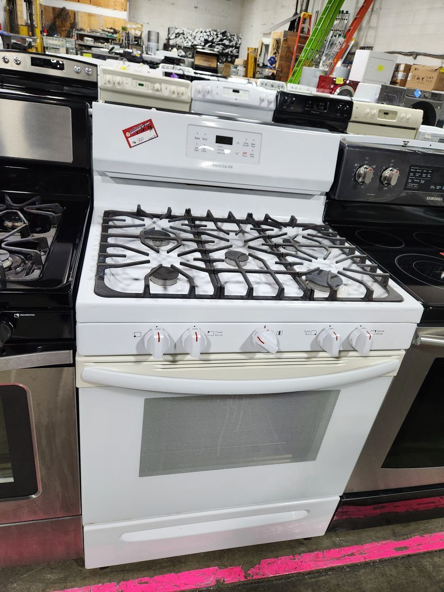 Frigidaire White Freestanding Gas Range Stove Oven with 5 Burners
