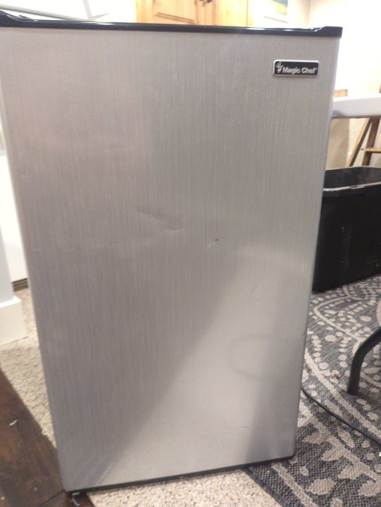 4.4 cubic foot minifridge