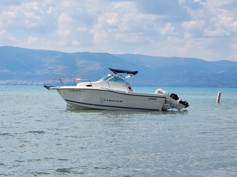 2000 Seaswirl Striper 2100 WA