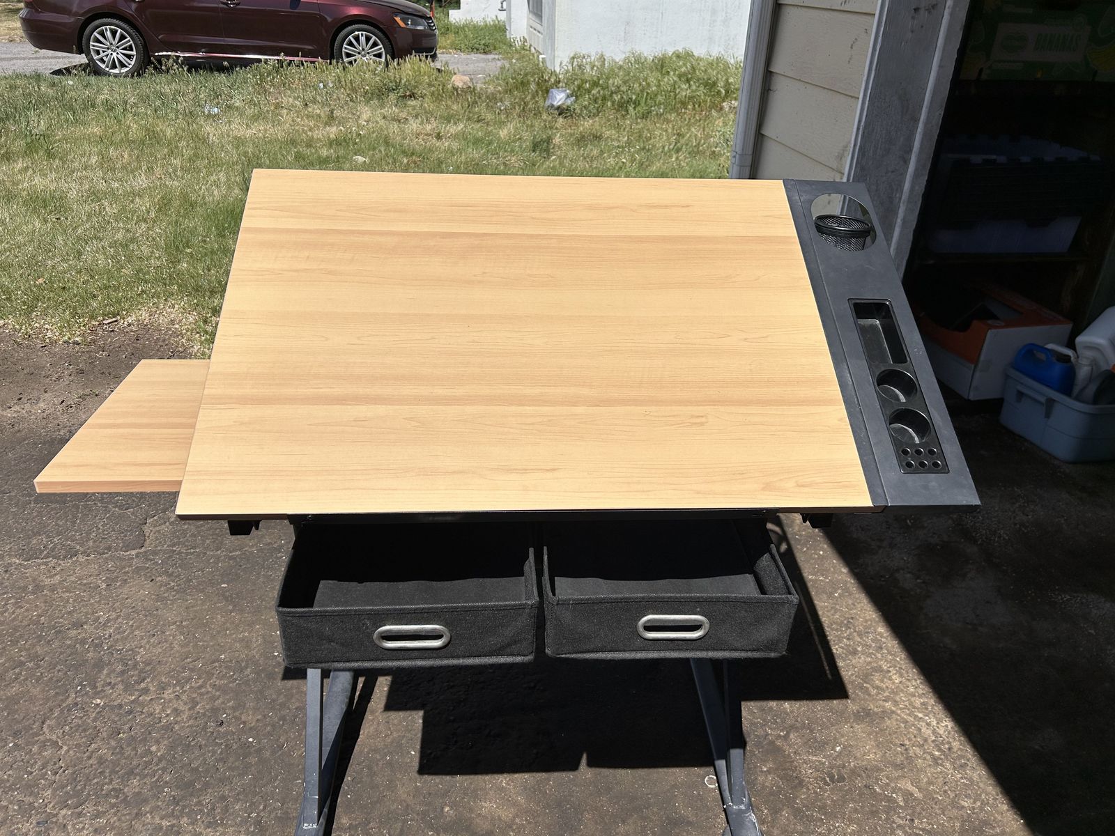 Art/Architecture Desk