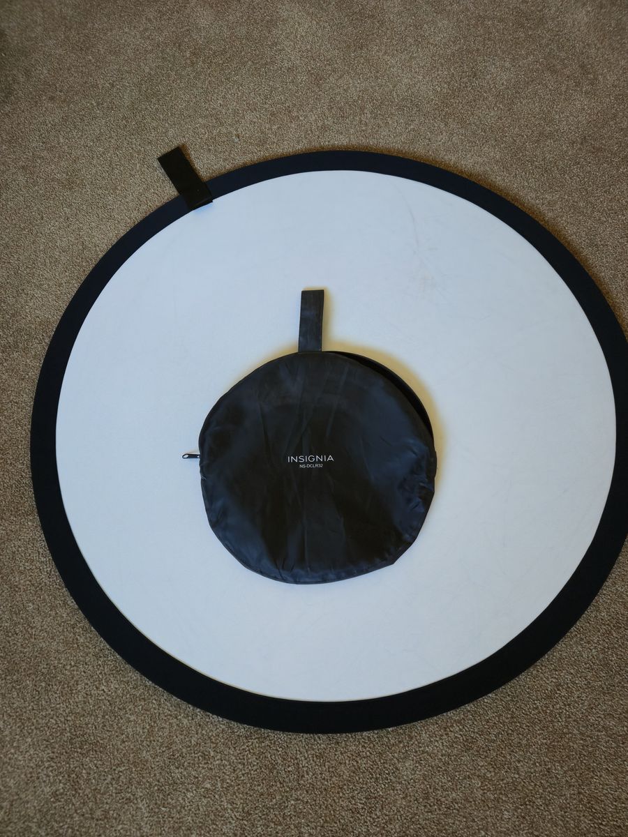Insignia-32" Collapsible Light Reflector