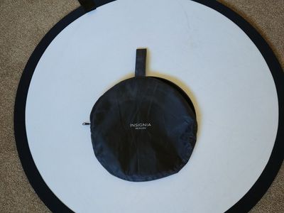 Insignia-32" Collapsible Light Reflector