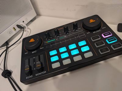 maono MAONOCASTER Lite Portable All-In-One Podcast Production Studio