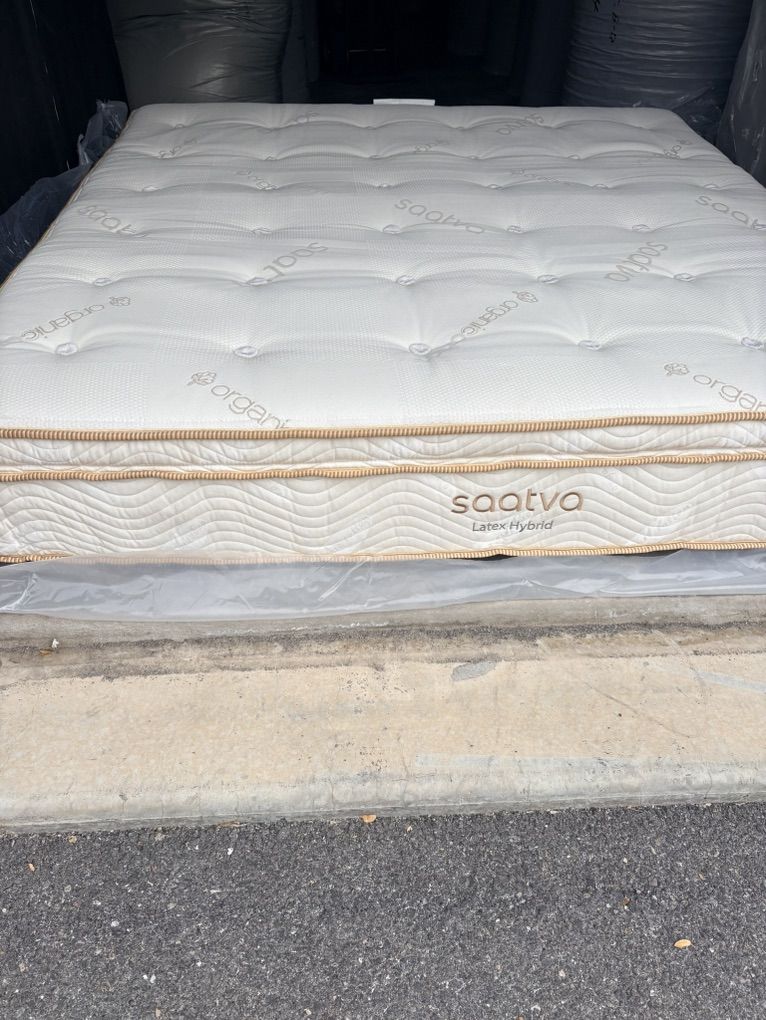 Saatva Latex Hybrid King Mattress