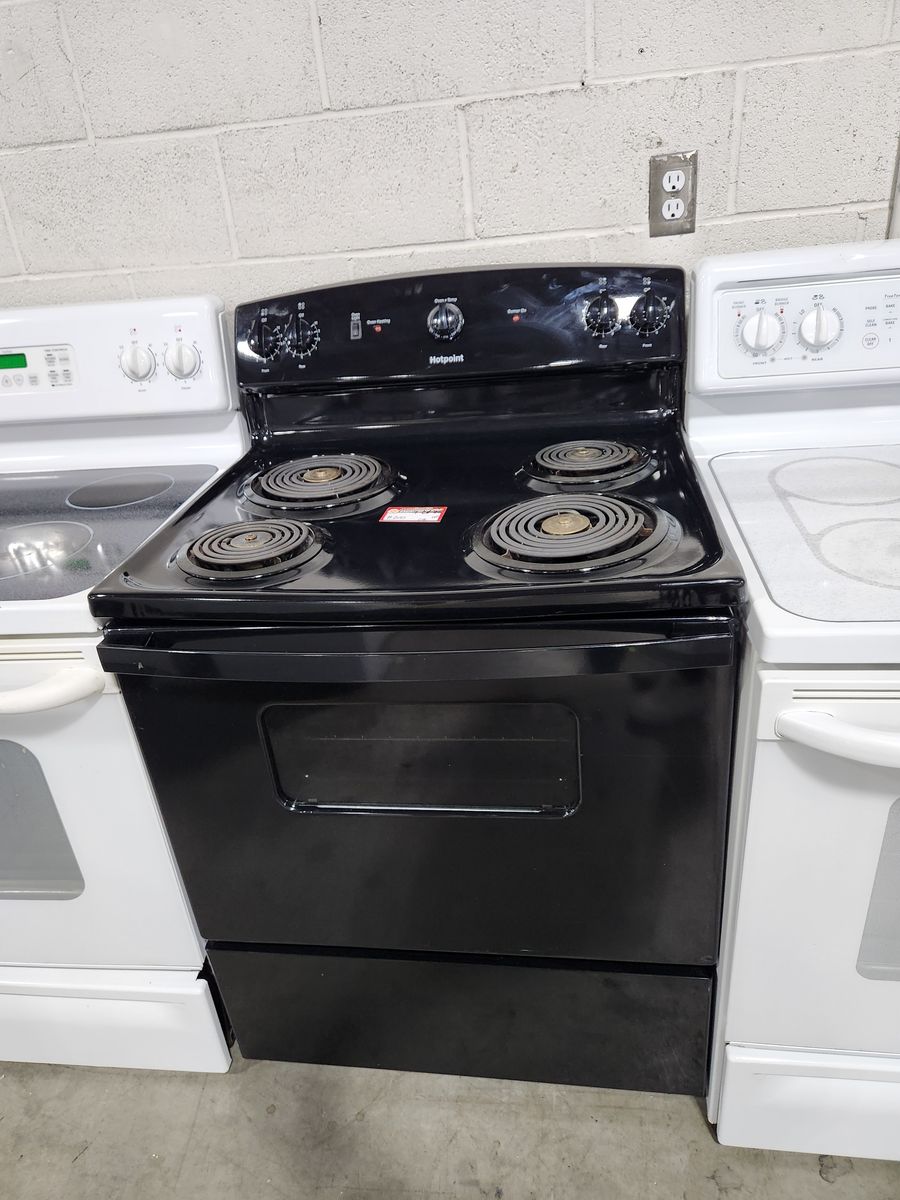 Beautiful Hotpoint Black Electric Range Oven Stove with 4 Coil Burners