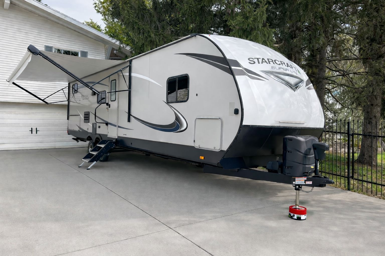 Barely used 2020 Starcraft Super Lite 36’ Bunkhouse – Sleeps 10!