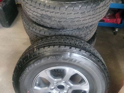 New takeoffs 5 Bridgestone Dueler H/T 255/75R17 Truck/SUV Tires with Bronco 17" Outer Banks Wheels & Ford OEM tpms sensors