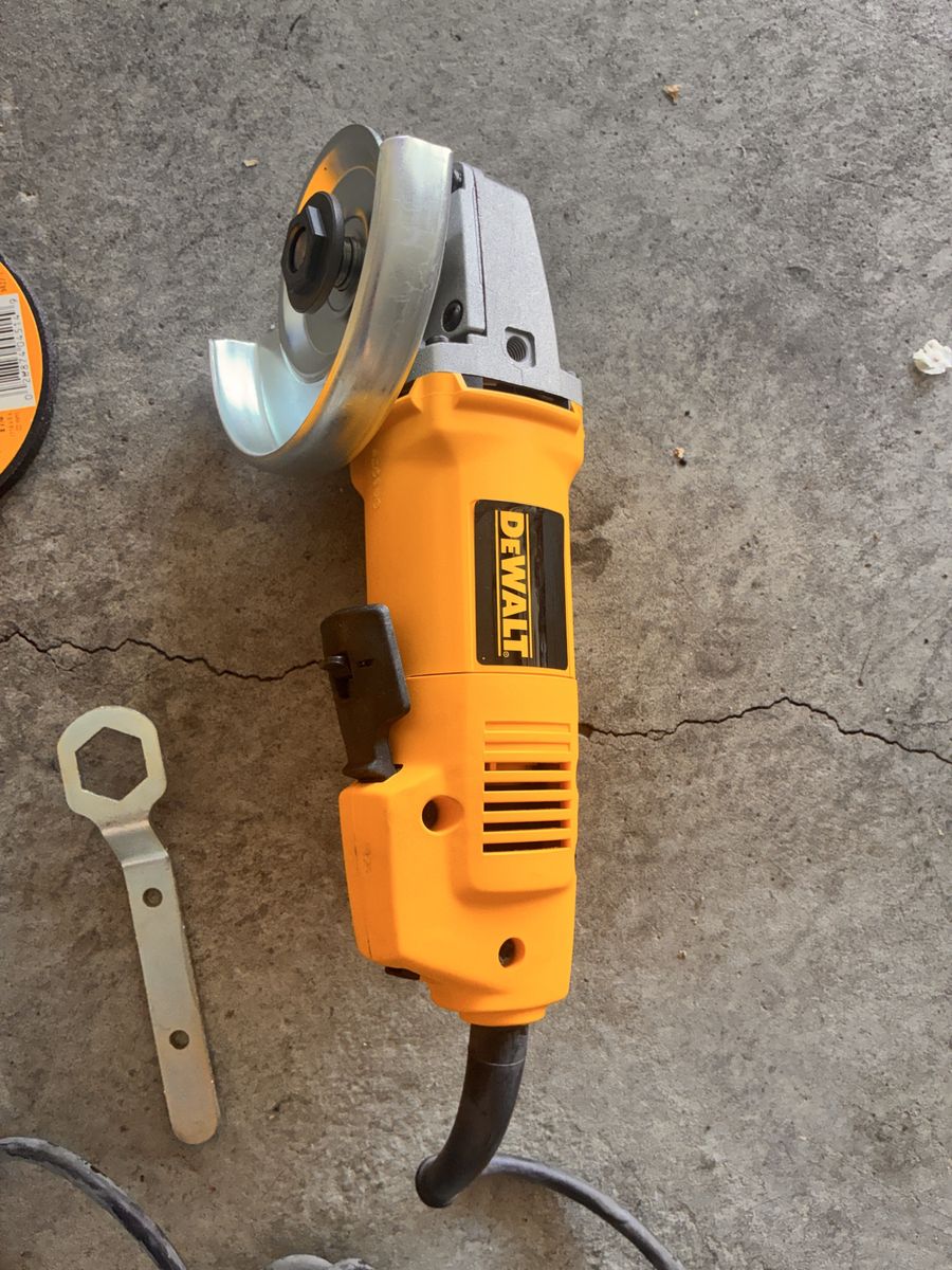 DEWALT DW402 4-1/2" Heavy Duty Angle Grinder with Accessories