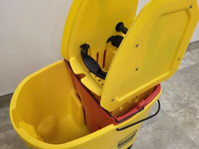 Clean Room Mop Bucket with Dirty Water Separator