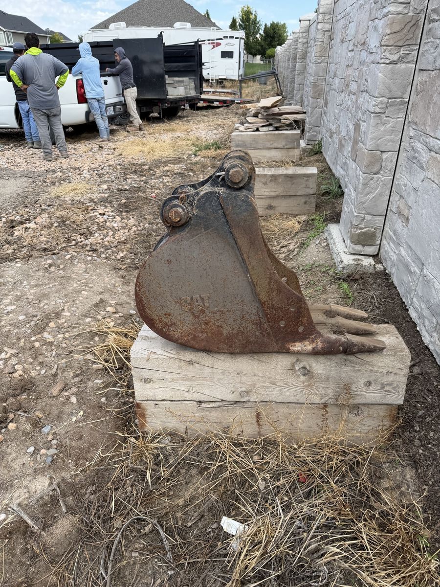 1 foot wide Cat mini x bucket 