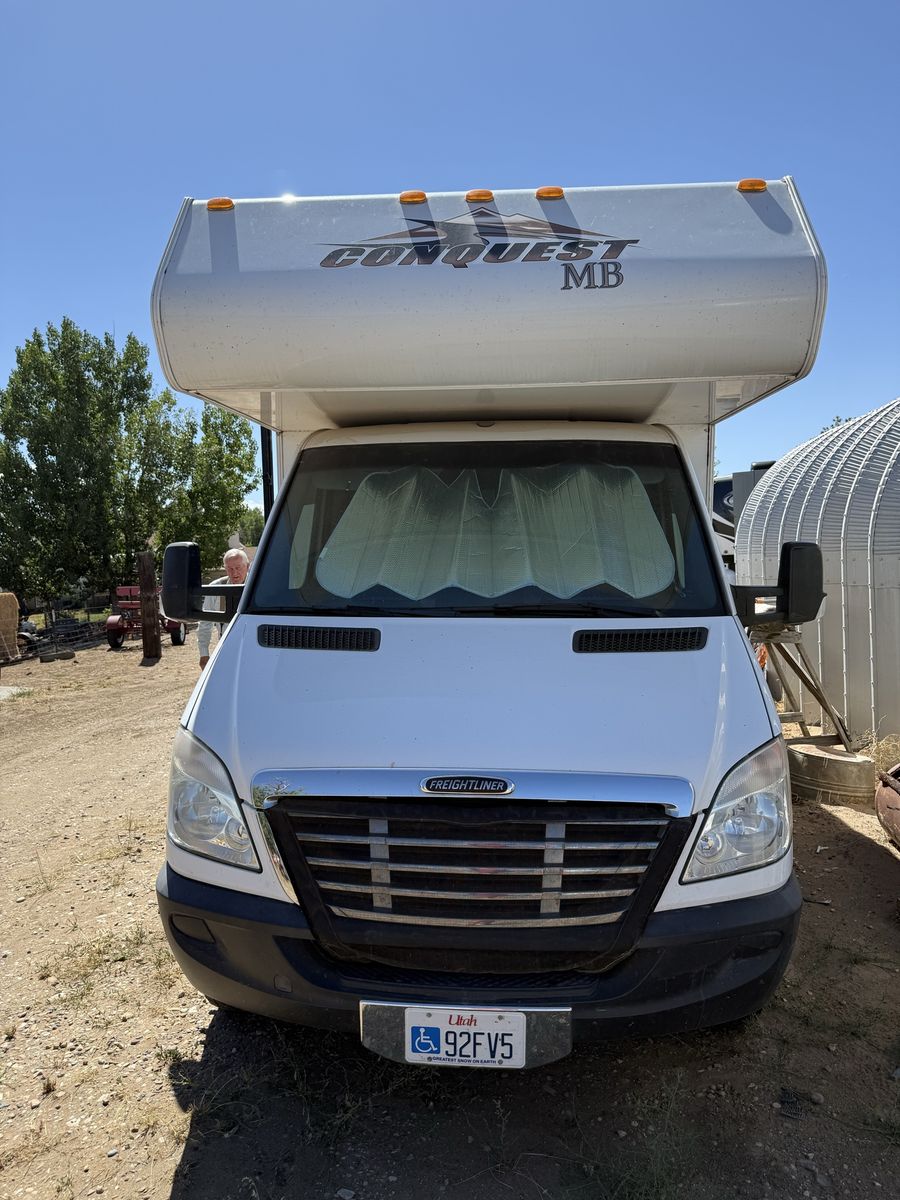 2011 Freightliner Conquest MB 3500 Diesel Motorhome