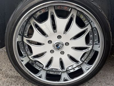 ASANTI wheels 275/30R20 in the back 245/35R20 in front $1200 5x120