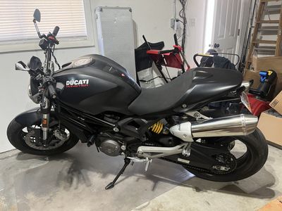 2010 Ducati Monster 696