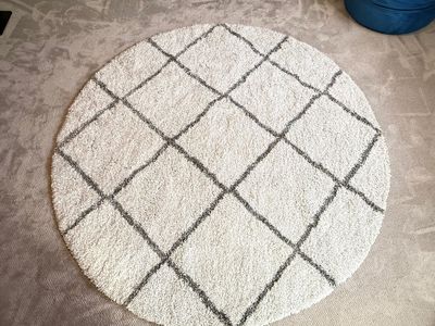 Savavieh - 96” Round Darrold Shag Performance Rug