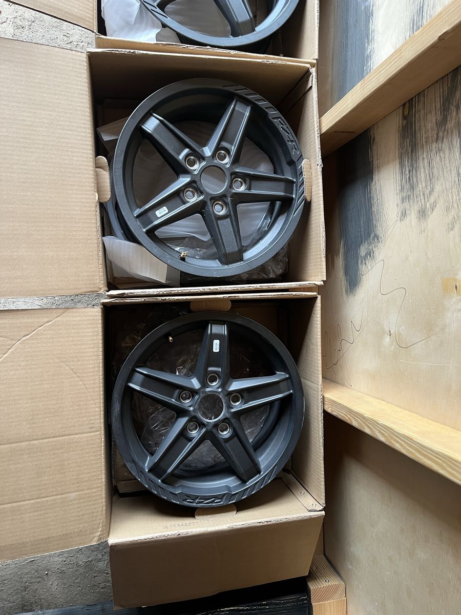 Polaris razor wheels