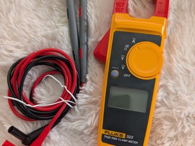 FLUKE 323 True RMS Clamp Meter