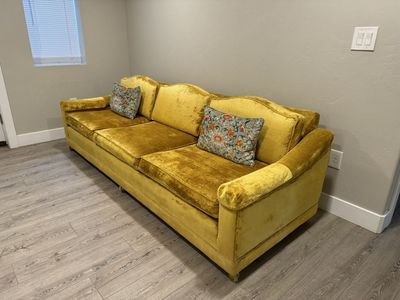 Vintage mustard/golden velvet couch – great bones